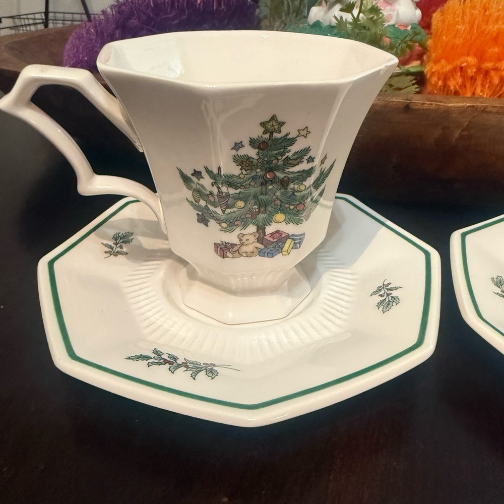 Nikko Classic Collection Christmas Vintage Cup and Saucer Sets